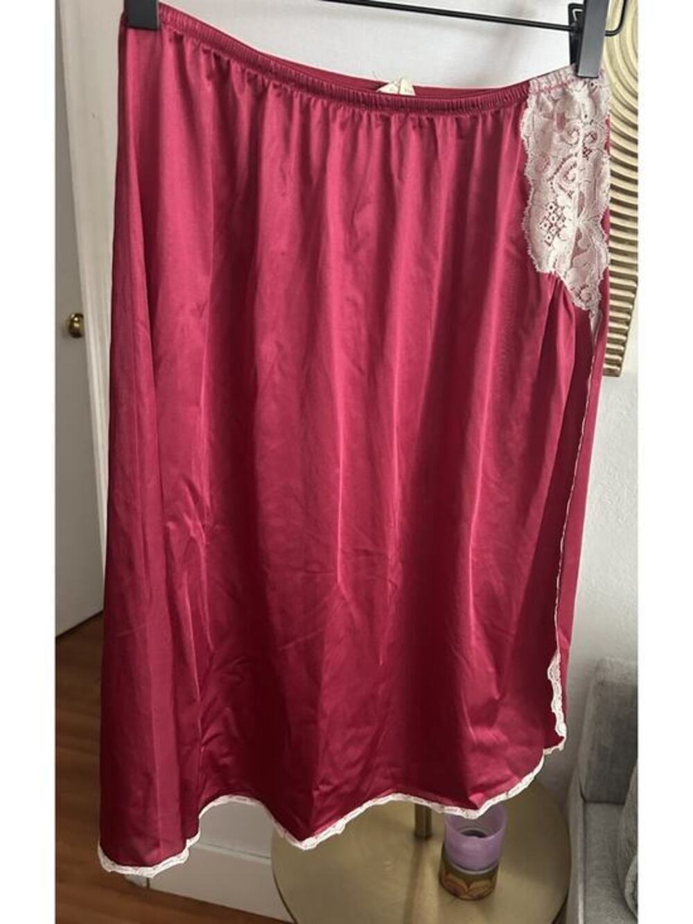 VTG Vanity Fair Burgundy Lace Trim Half Slip Skirt M/L Antron Nylon Side Slit